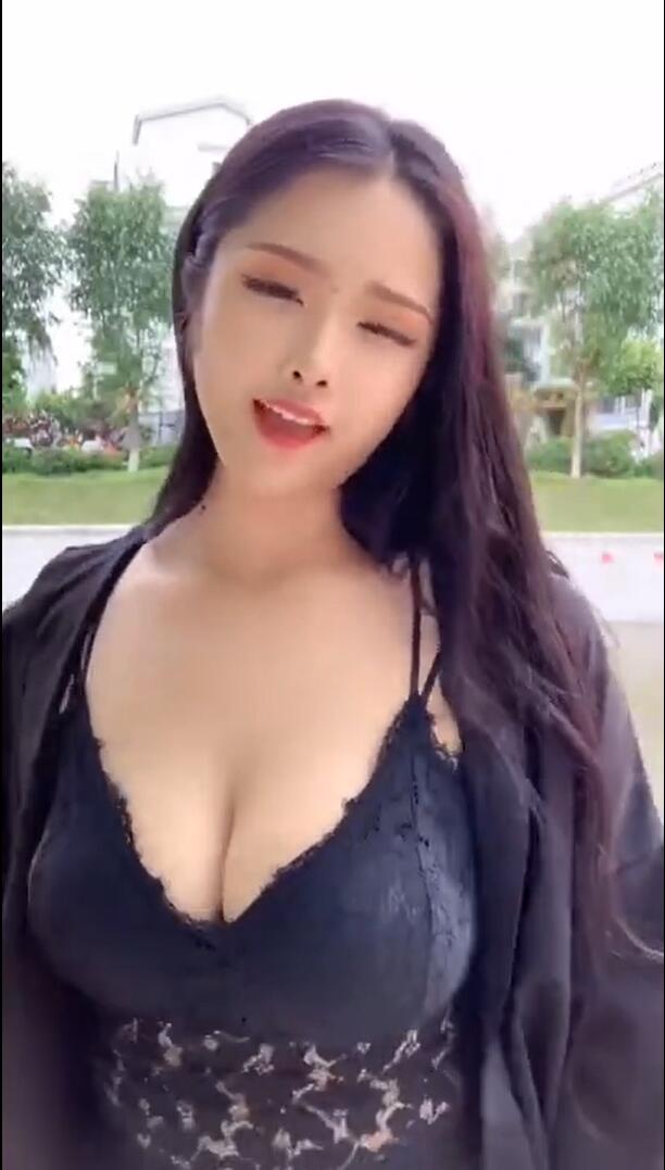 【抖音快手TikTok】小宋妹妹 大奶学妹乳量惊人,若隐若现，抖舞范！