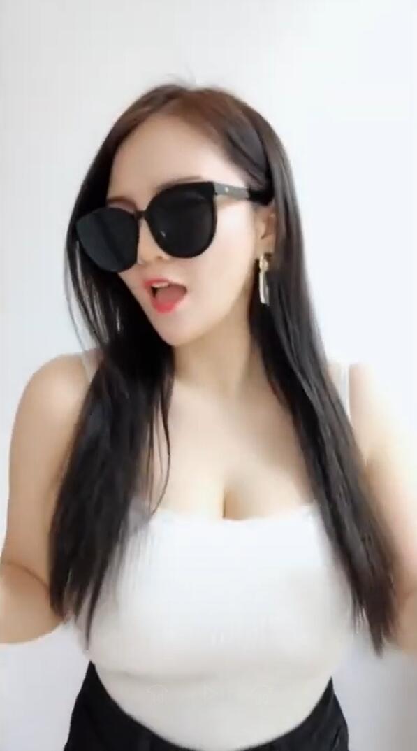 【抖音快手乳摇】巨乳美女抖奶舞福利視頻集合@小野猫